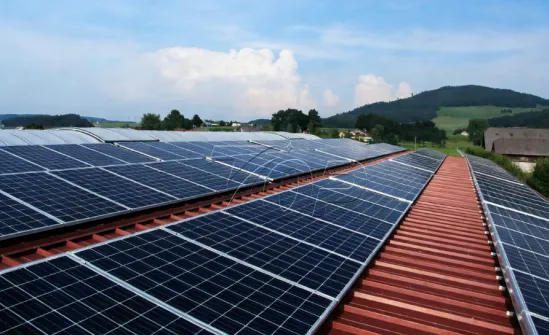 Кровни соларни држачи: врвни решенија за индустриски и комерцијални PV проекти