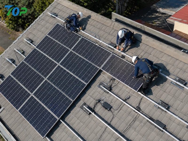 Зошто Plug-in Solar (Plug & Play PV) ја трансформира дистрибуираната енергија: политика, технички стандарди и инженерски водич B2B